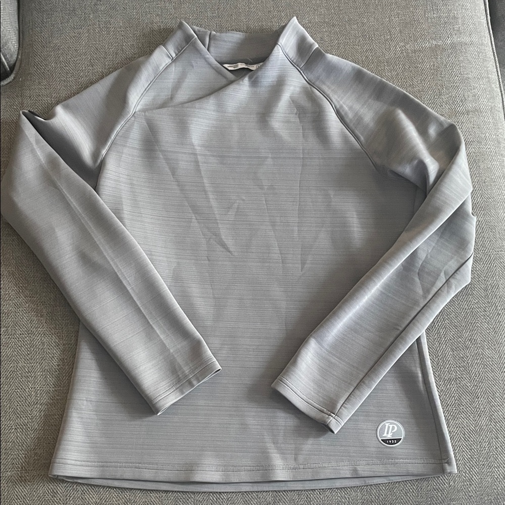 Levelwear Gray Long Sleeve athletic Top
